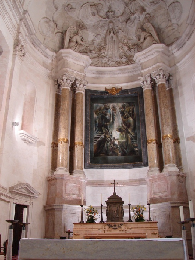 2008/03(March)/AroundTheWorld/Lisbon/640x480_Relief over alter depicts children and apparition.jpg